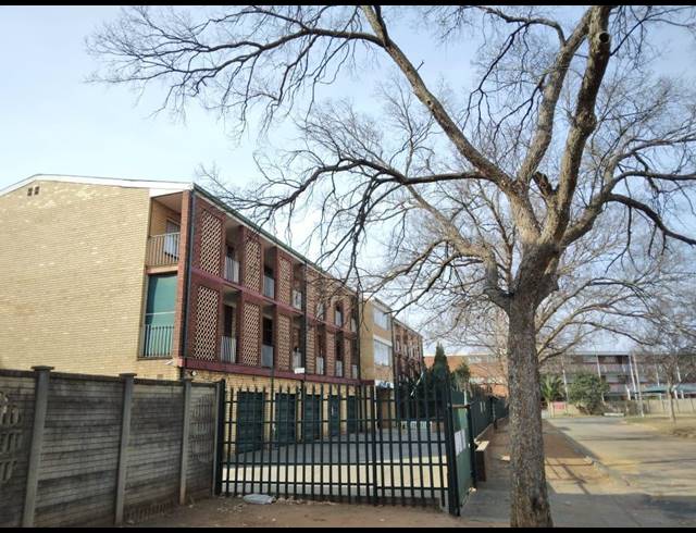 2 BEDROOM APARTMENT FOR SALE IN VANDERBIJLPARK CE 2